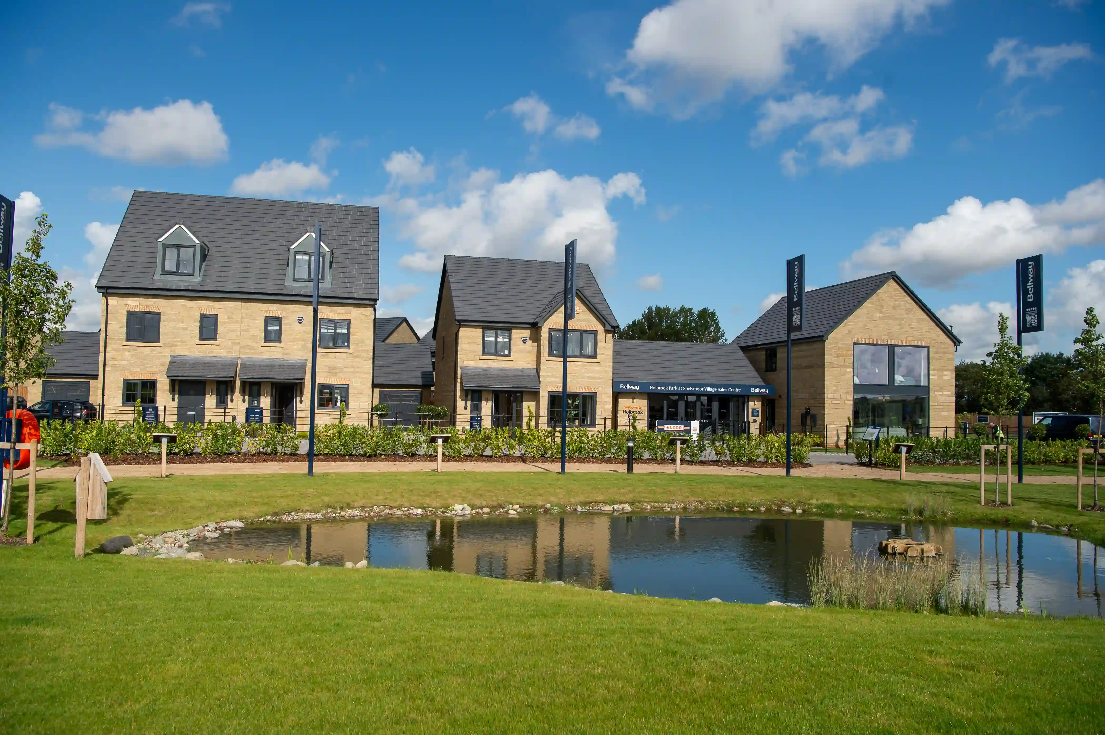 Bellway Homes, Holbrook Park, Shearstone Walling Stone - Cotswold Village Stone (Split)