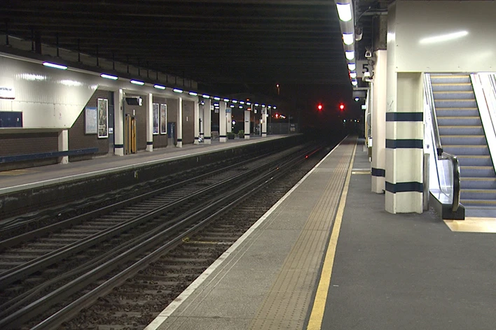 gatwick airport station - g-tech dual copers