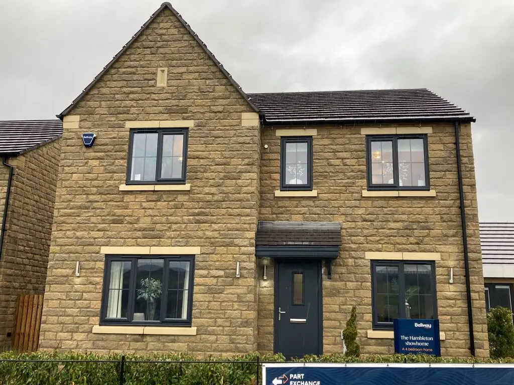 Anstone Olde Heather Black (Pitched) walling stone - Bellway Homes, Clifford Gardens, Skipton