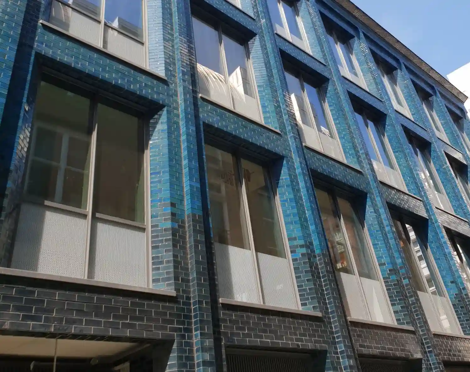 Beak Street - Nexus façade system & Glazed Bricks