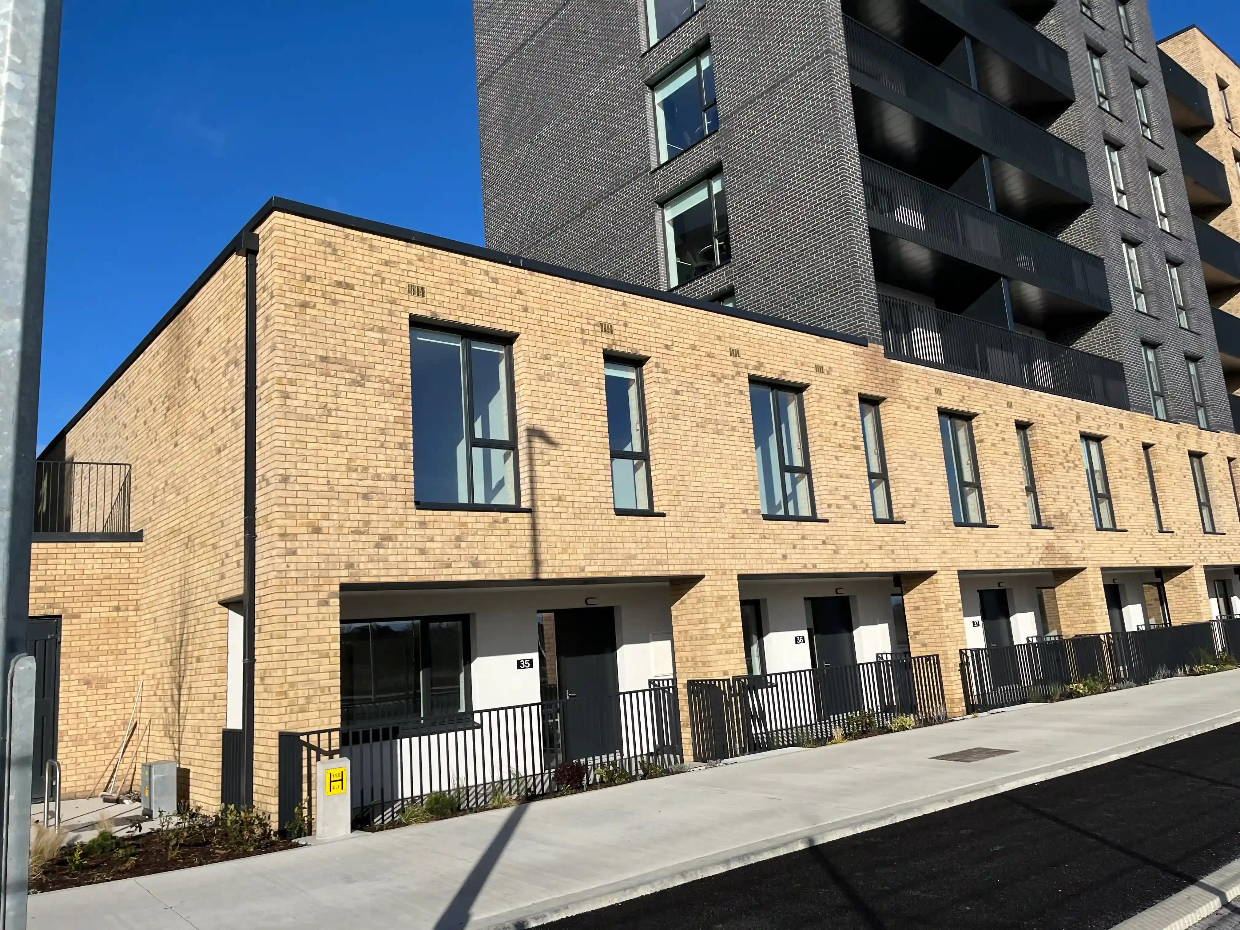 Ivanhoe Cream Original & Staffordshire Slate Blue Smooth bricks - Belmayne, Clare Hall, Ireland