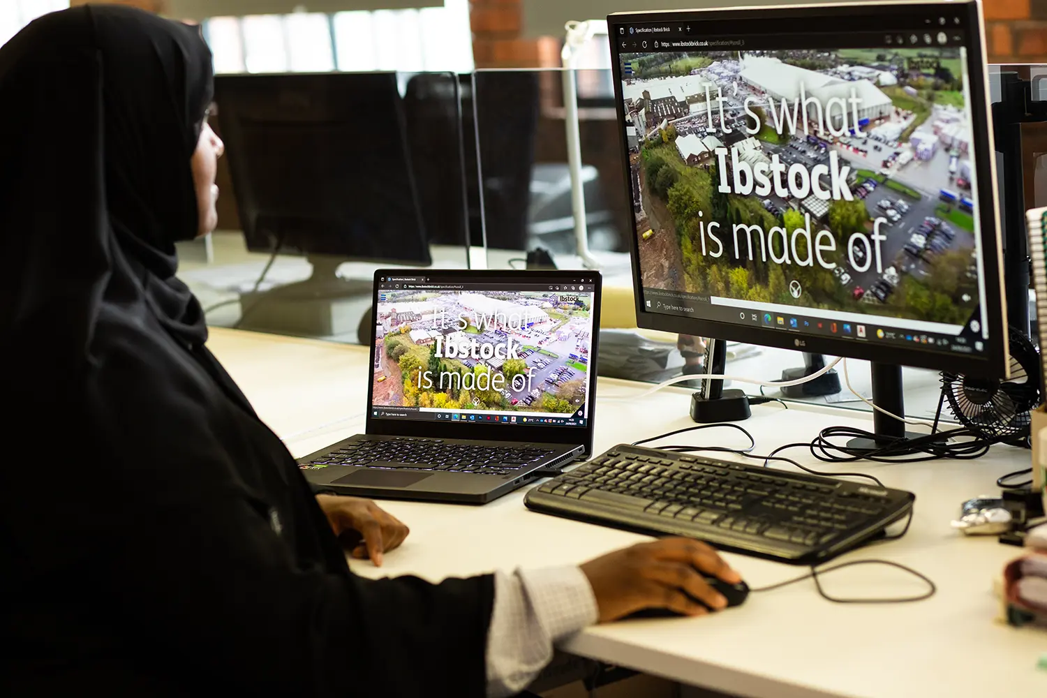 lady on computer - cpds & training