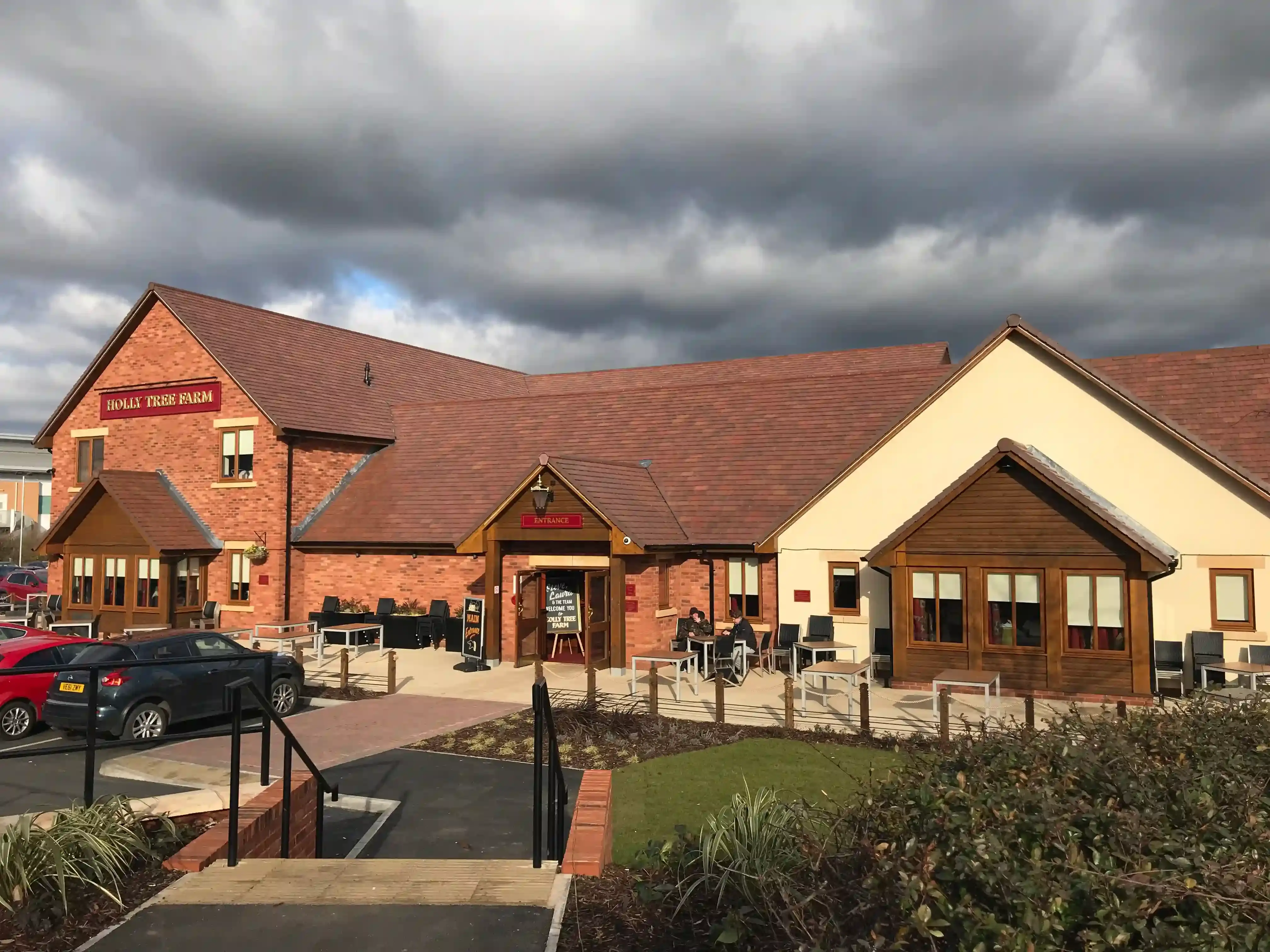 Gemini roof tile, Mixed Russet - Farmhouse inn, Woodhouse Park, Nottingham