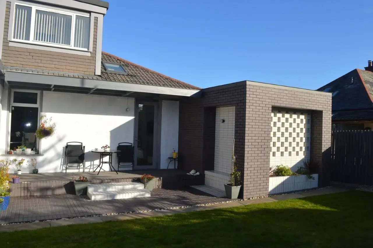 Graham House, Glasgow - White Engobe Bricks