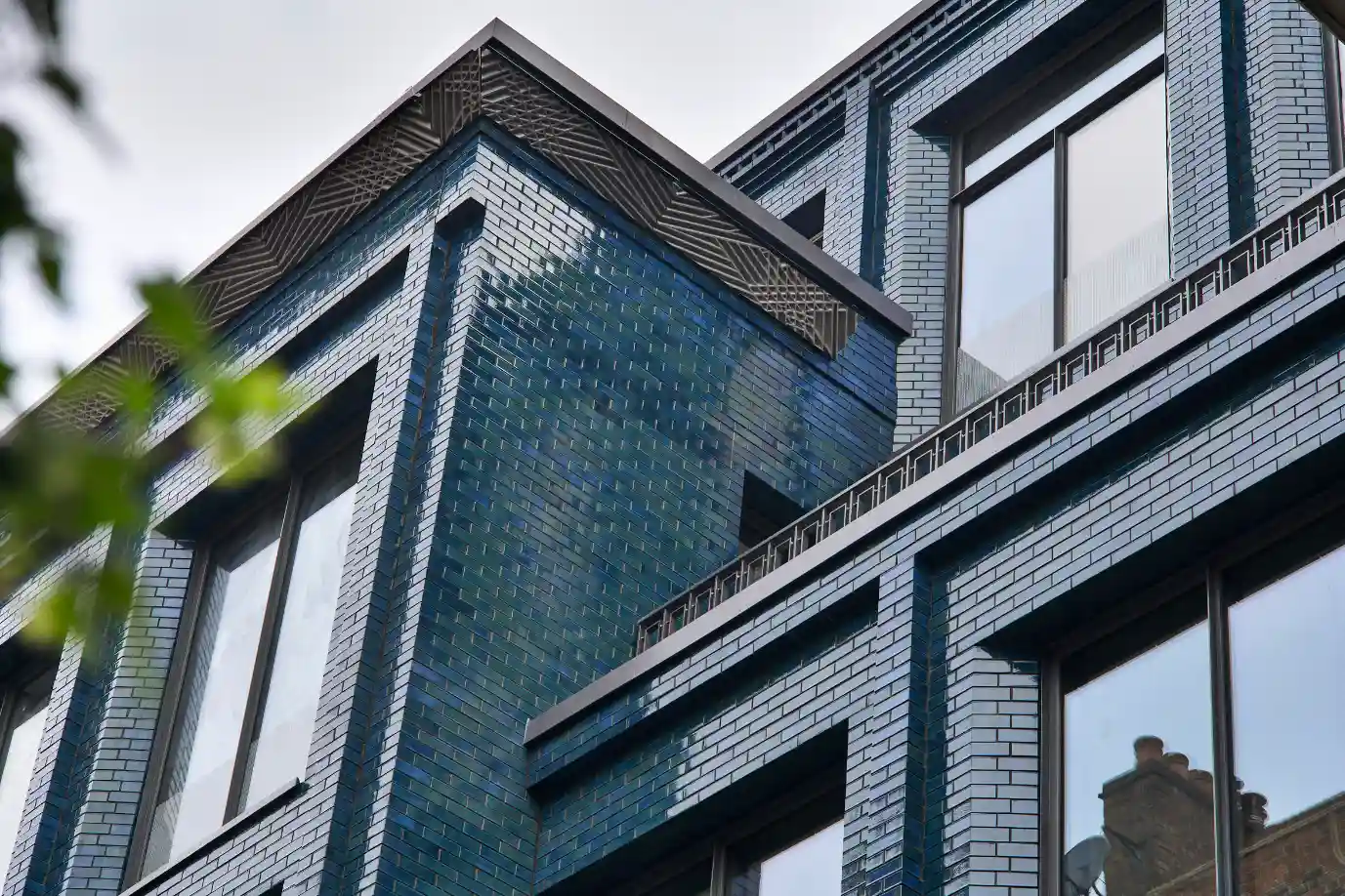 Beak Street - Nexus façade system & Glazed Bricks