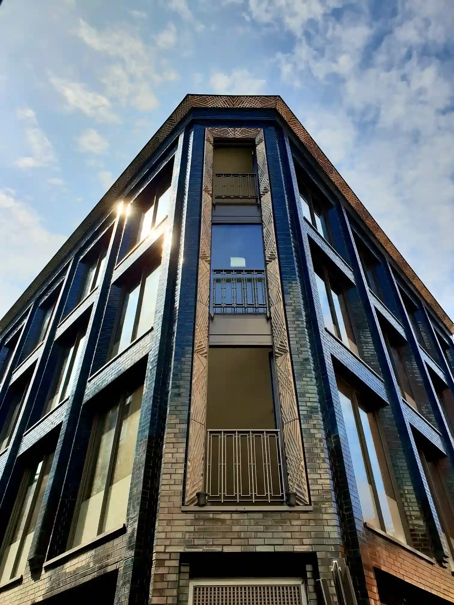 Beak Street - Nexus façade system & Glazed Bricks