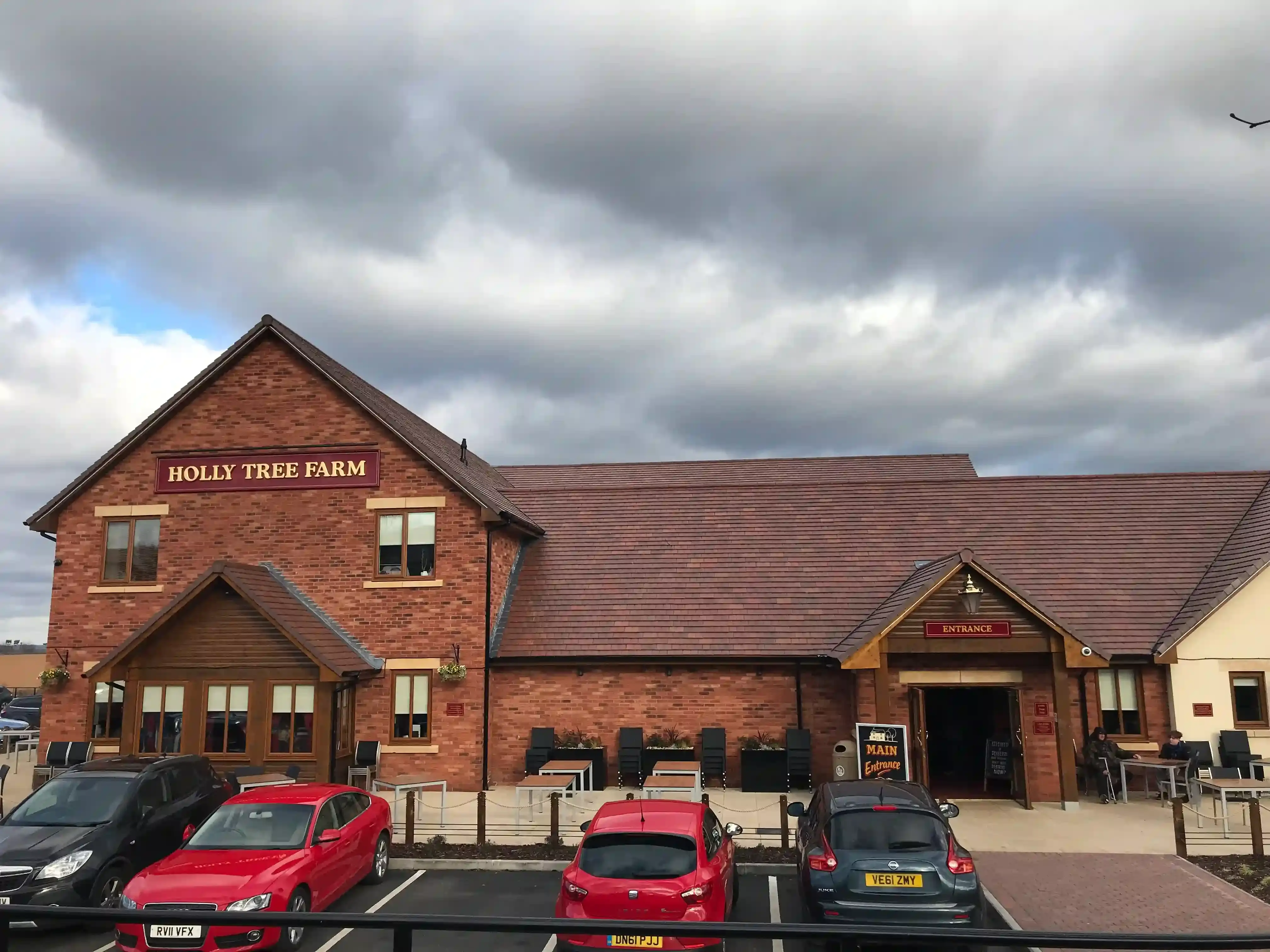 Gemini roof tile, Mixed Russet - Farmhouse inn, Woodhouse Park, Nottingham