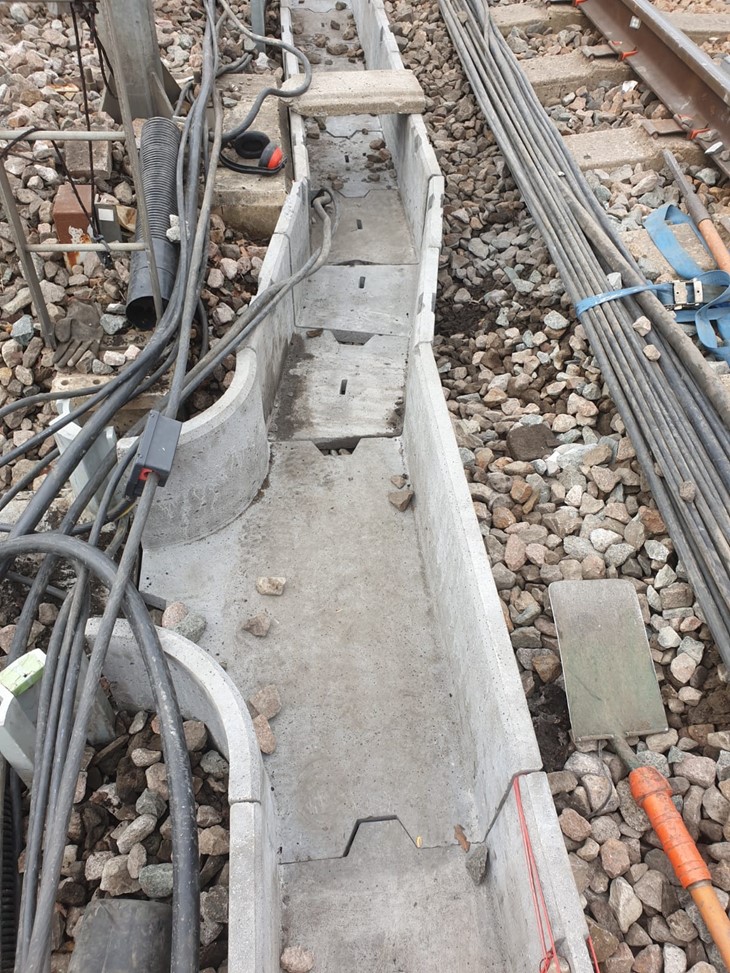 anderlite-straight-troughing-colas-rail-3
