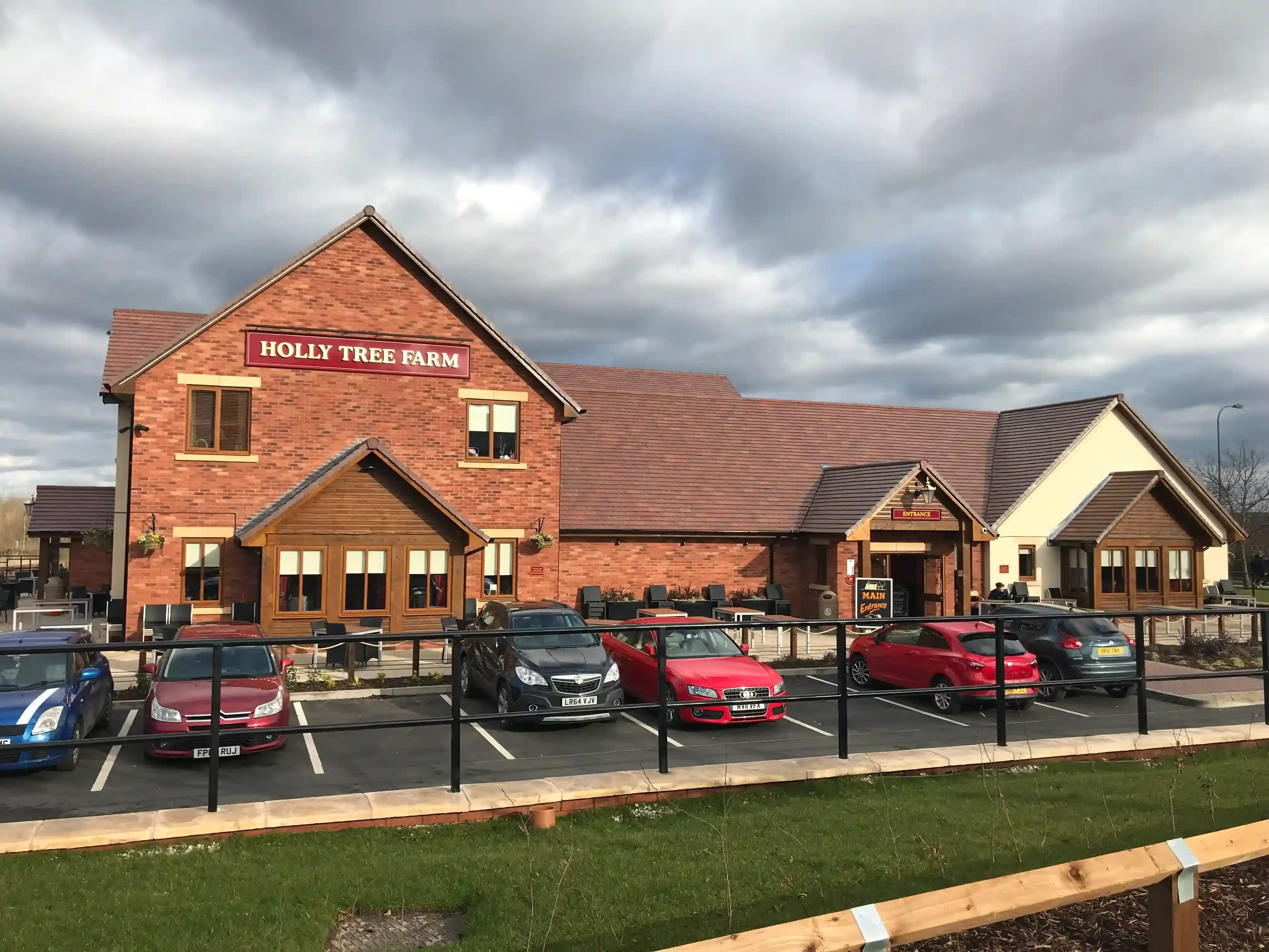 Gemini roof tile, Mixed Russet - Farmhouse inn, Woodhouse Park, Nottingham