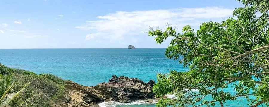 Vue sur l'îlet tête à l'anglais - Sentier du Littoral de Deshaies - Guadeloupe