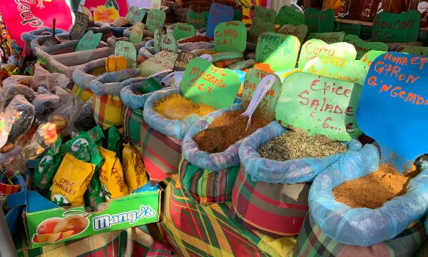 Marché Artisanal Sainte-Anne Guadeloupe