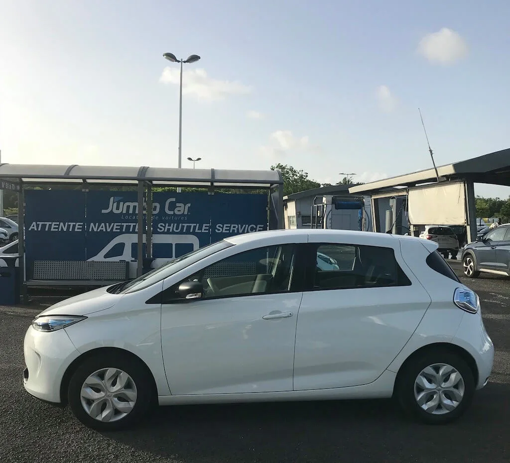 Pourquoi louer une voiture électrique ou hybride en Guadeloupe ?