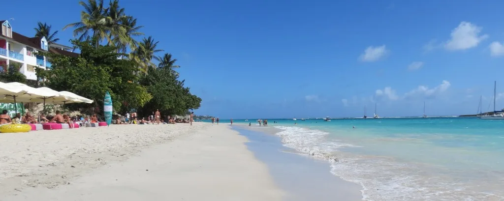 Restaurants sur la plage de la Datcha au Gosier - Guadeloupe