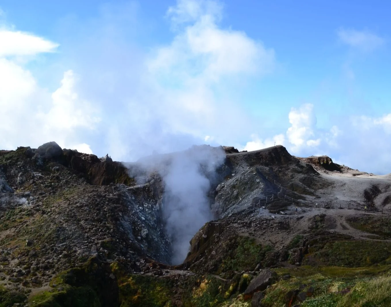 Fumerolles volcan Soufrière Guadeloupe