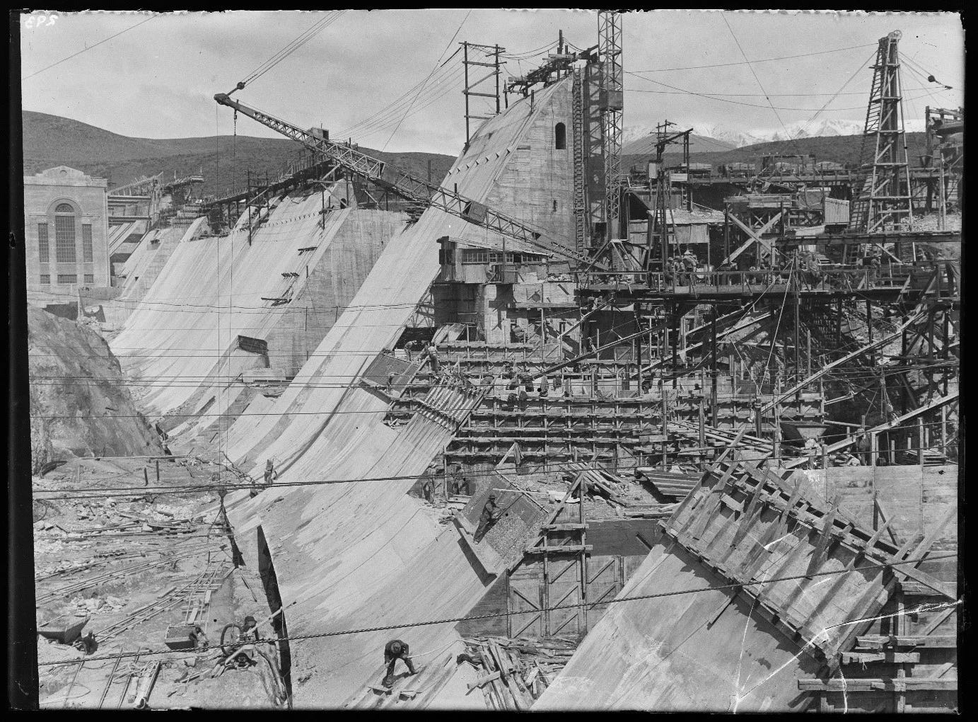 Black and white photo of a construction site