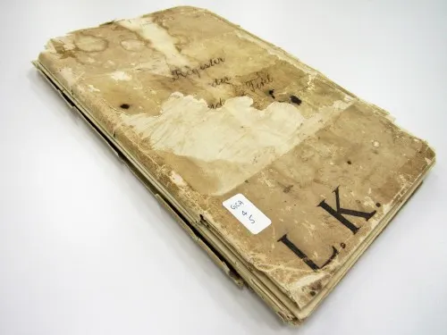 Book cover of the Register of the Lands and Titles Commission, 1903-1921