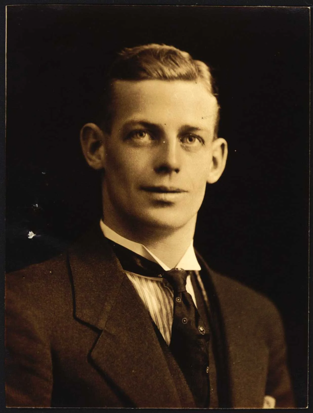 Kenneth Sidney Svenson passport photo