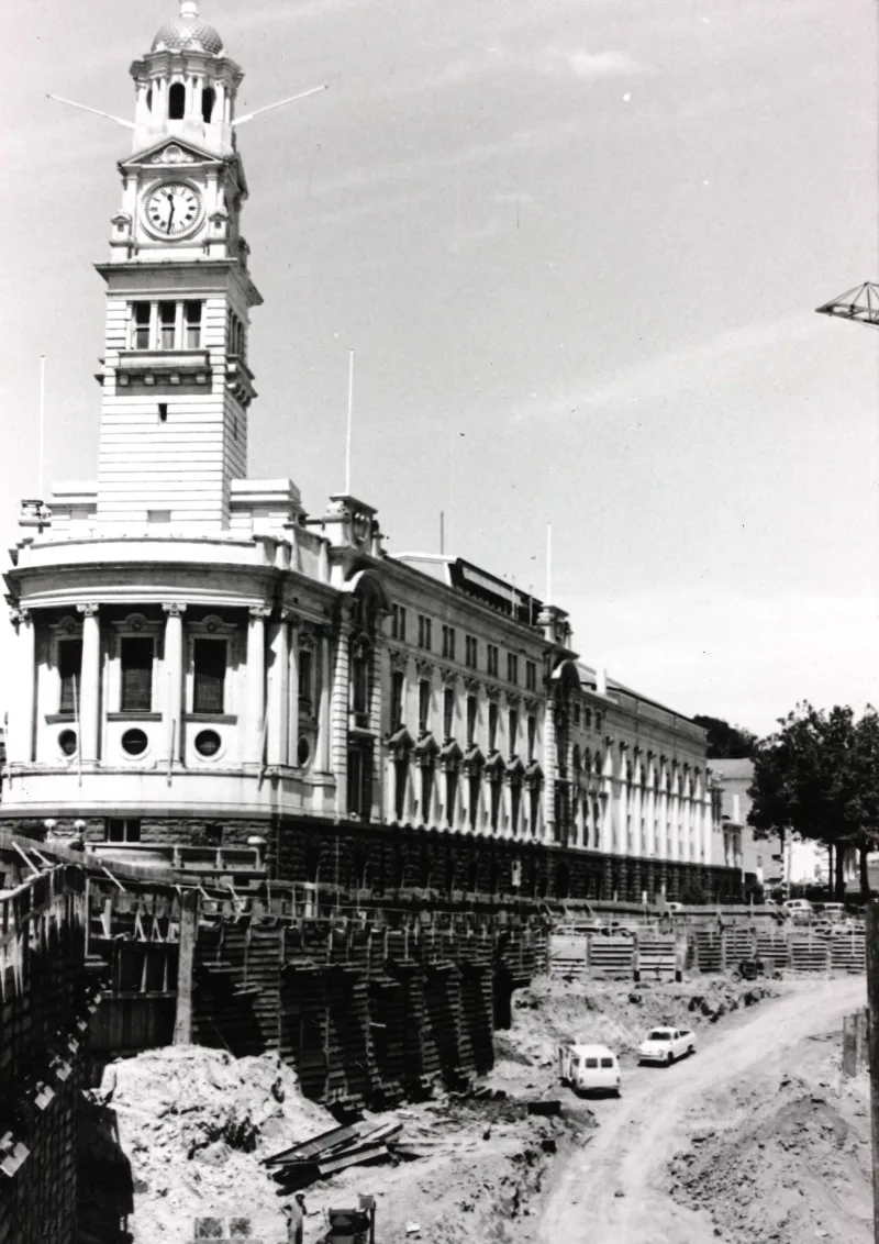 Black and white image of Auckland Town Hall from the street