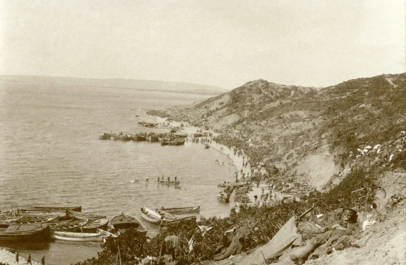 Photograph of troops landing at Gaba Trepe, Gallipoli (ANZAC Cove)