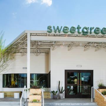 Sweetgreen restaurant with seed oil free menu;