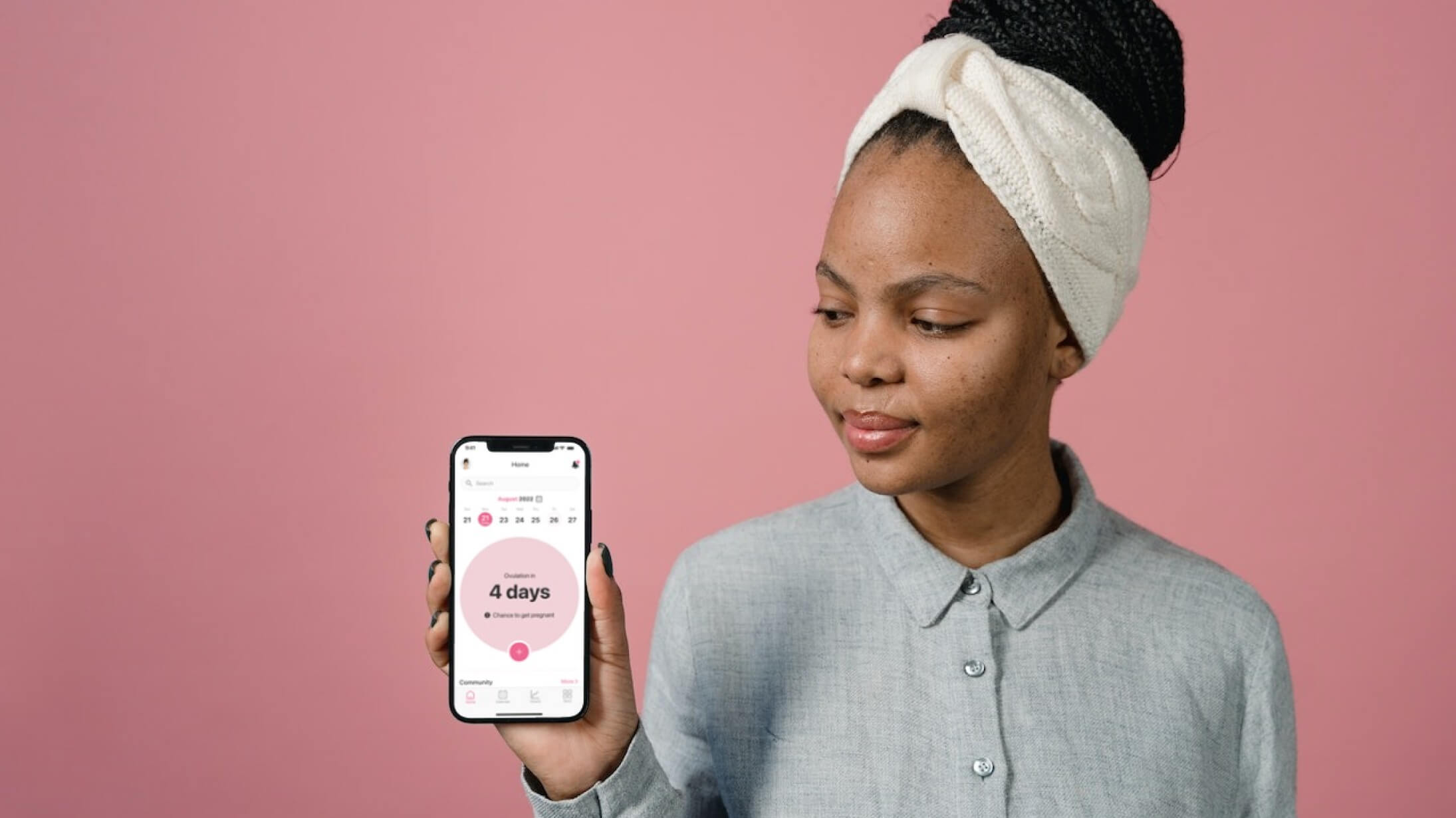 pieoneers-womens-health-prototype-fertility-tracking-app-lady-with-phone