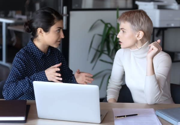 Manager speaks to employee about performance