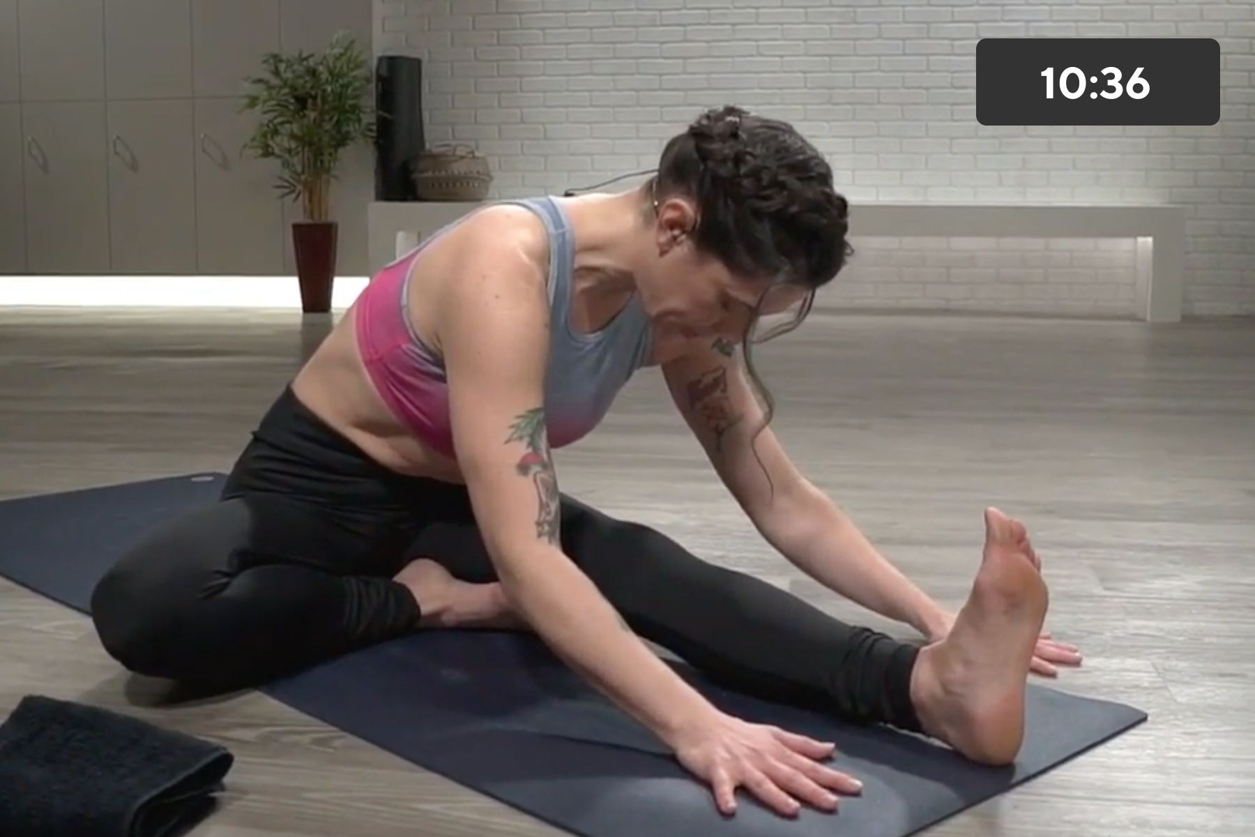 30-Min Online Yoga Sculpt Circuit Workout