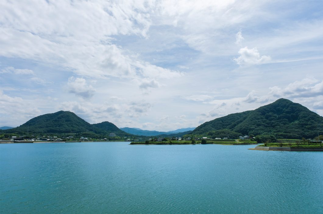 香川県の海と山々