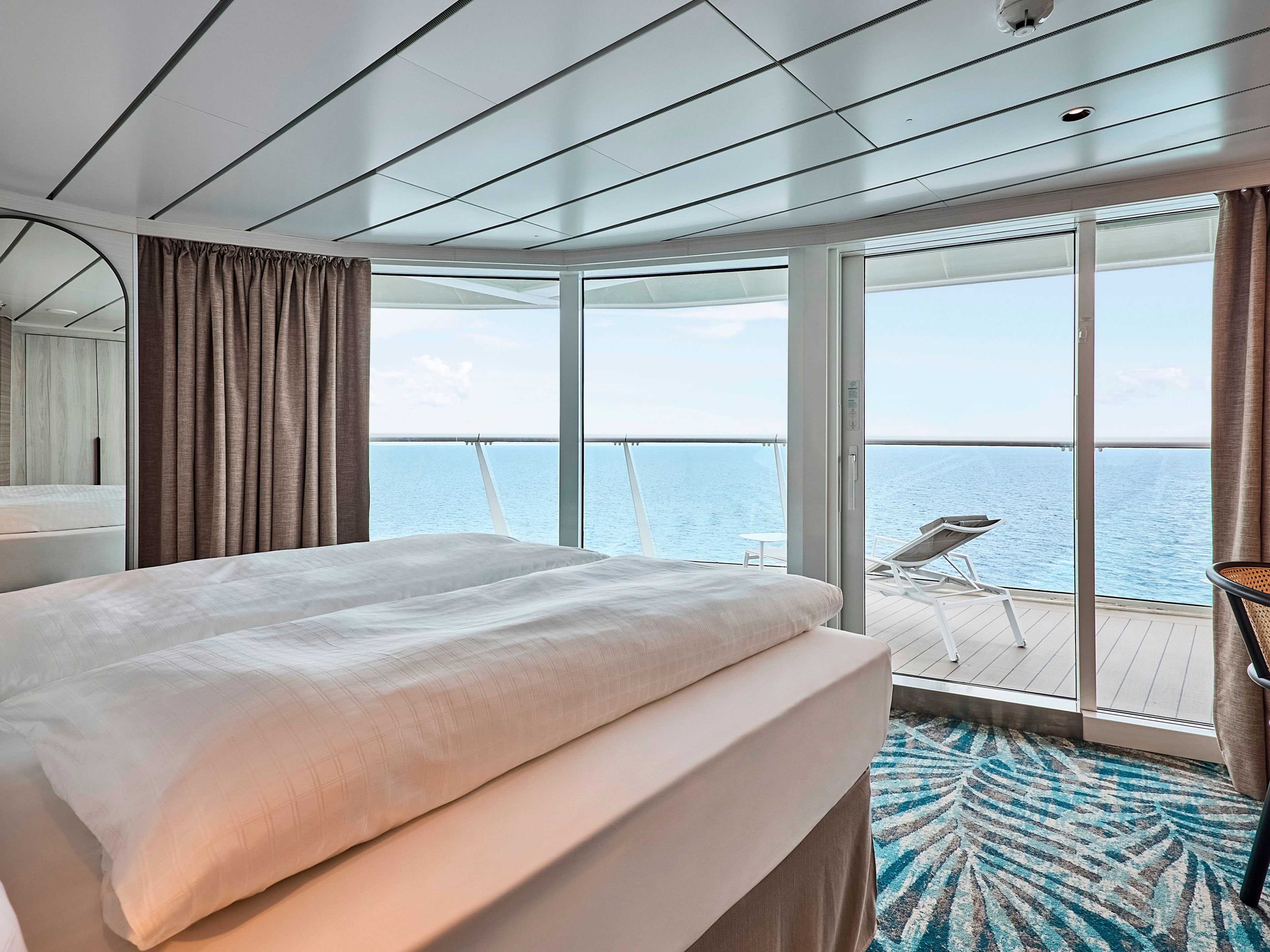 Schlafzimmer der Fernweh Suite auf der Mein Schiff Relax Schlafzimmer der Fernweh Suite auf der Mein Schiff Relax