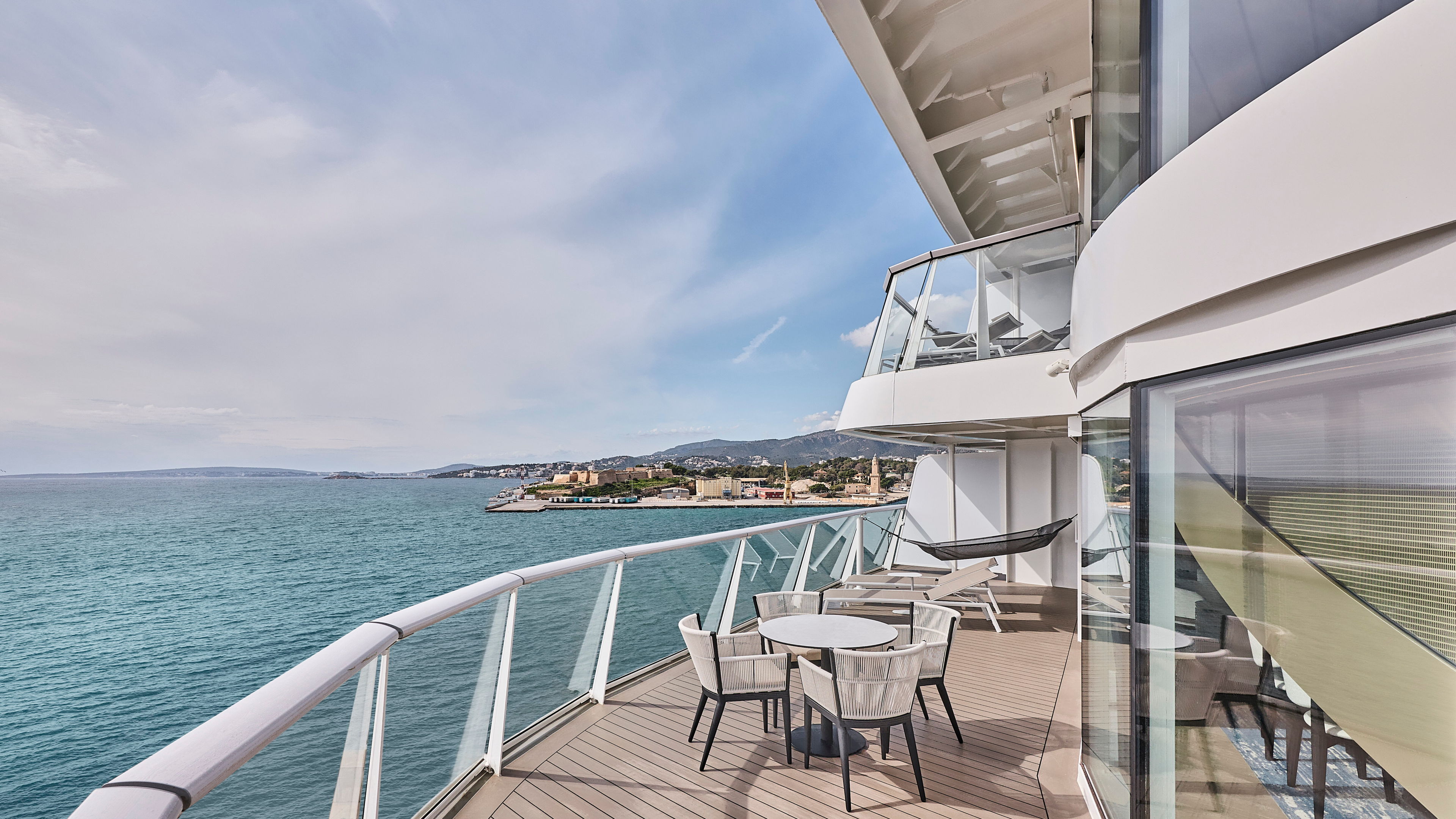 Veranda der Grosse Freiheit Suite auf der Mein Schiff Relax