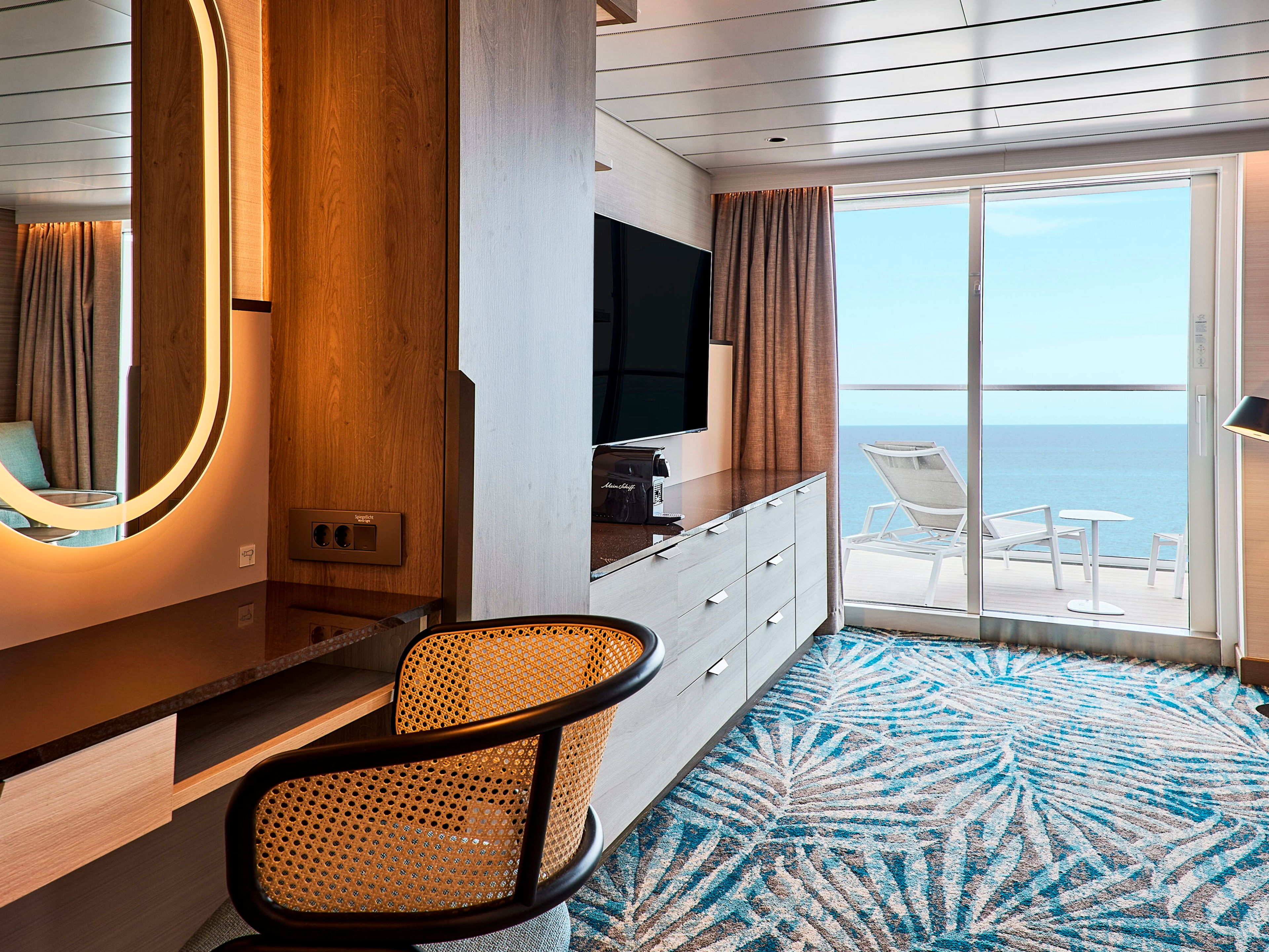 Wohnbereich der Schöne Aussicht Suite auf der Mein Schiff Relax Wohnbereich der Schöne Aussicht Suite auf der Mein Schiff Relax