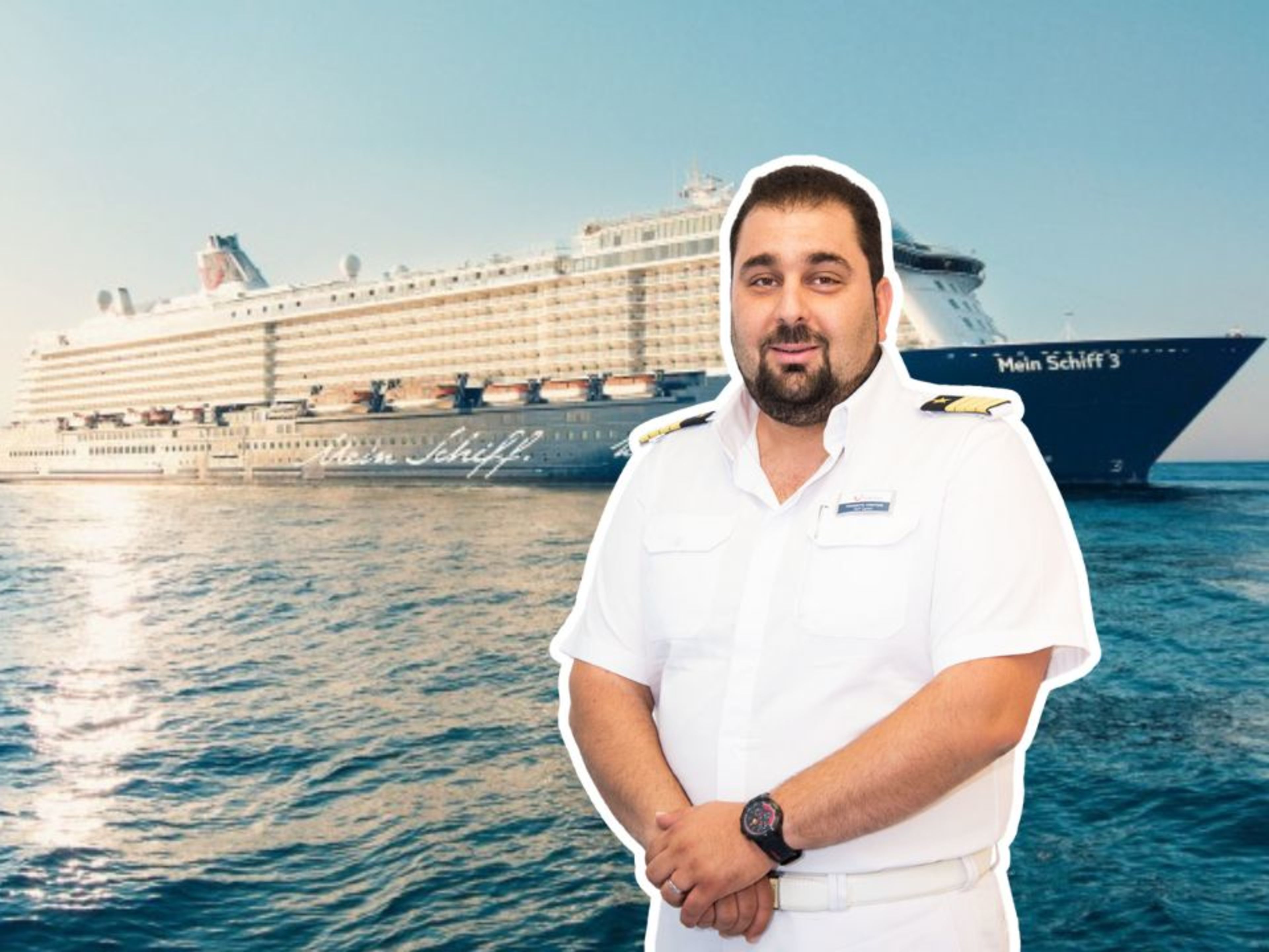 Mann in Uniform vor Kreuzfahrtschiff der Mein Schiff® Flotte auf offenem Meer. Mann in Uniform vor Kreuzfahrtschiff der Mein Schiff® Flotte auf offenem Meer.
