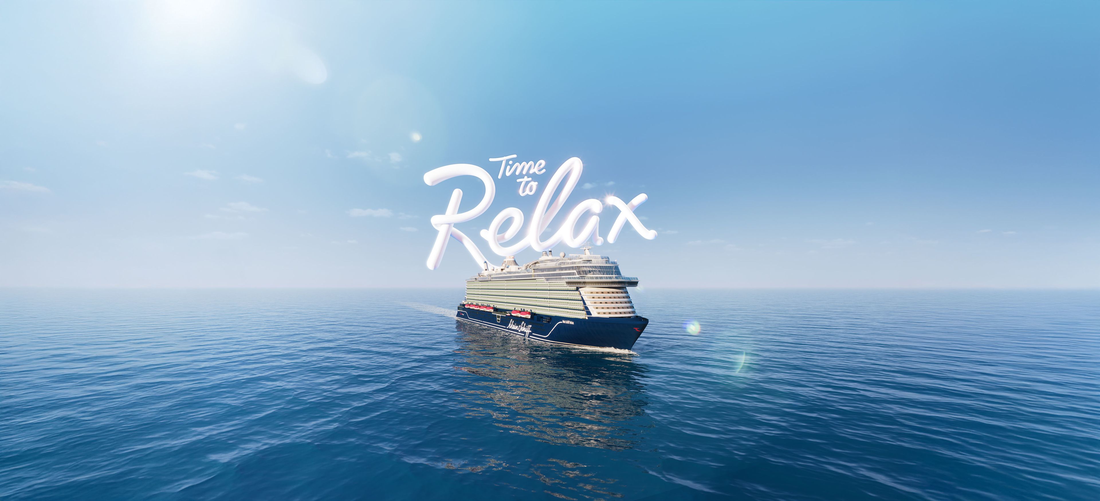 Kreuzfahrtschiff der Mein Schiff® Flotte auf offenem Meer, blauer Himmel.