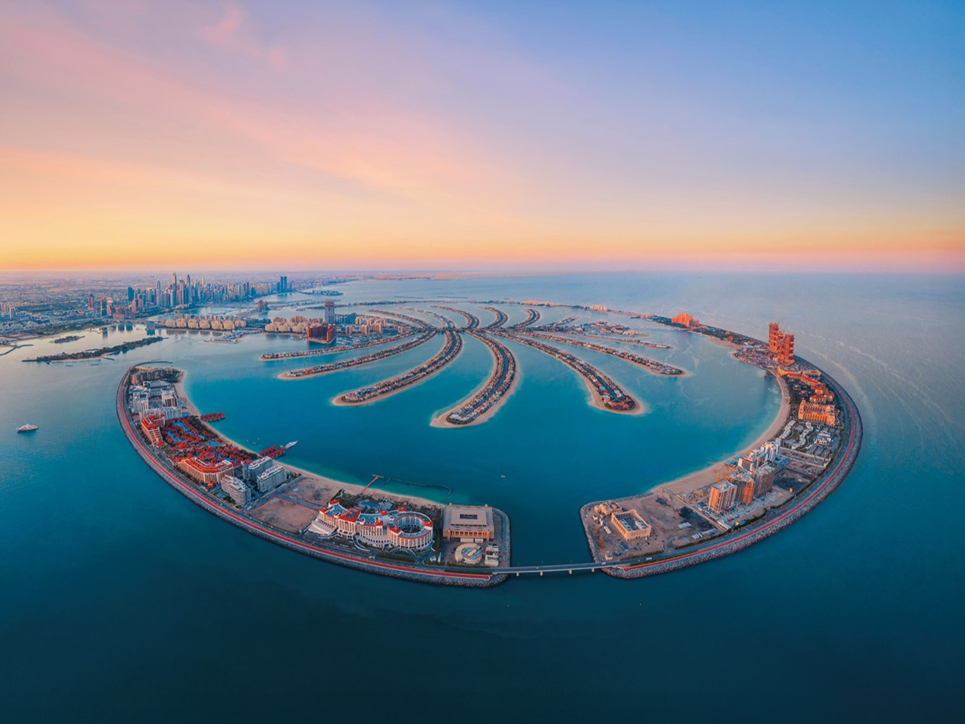 Dubai Luftaufnahme von Palm Jumeirah in Dubai bei Sonnenuntergang.