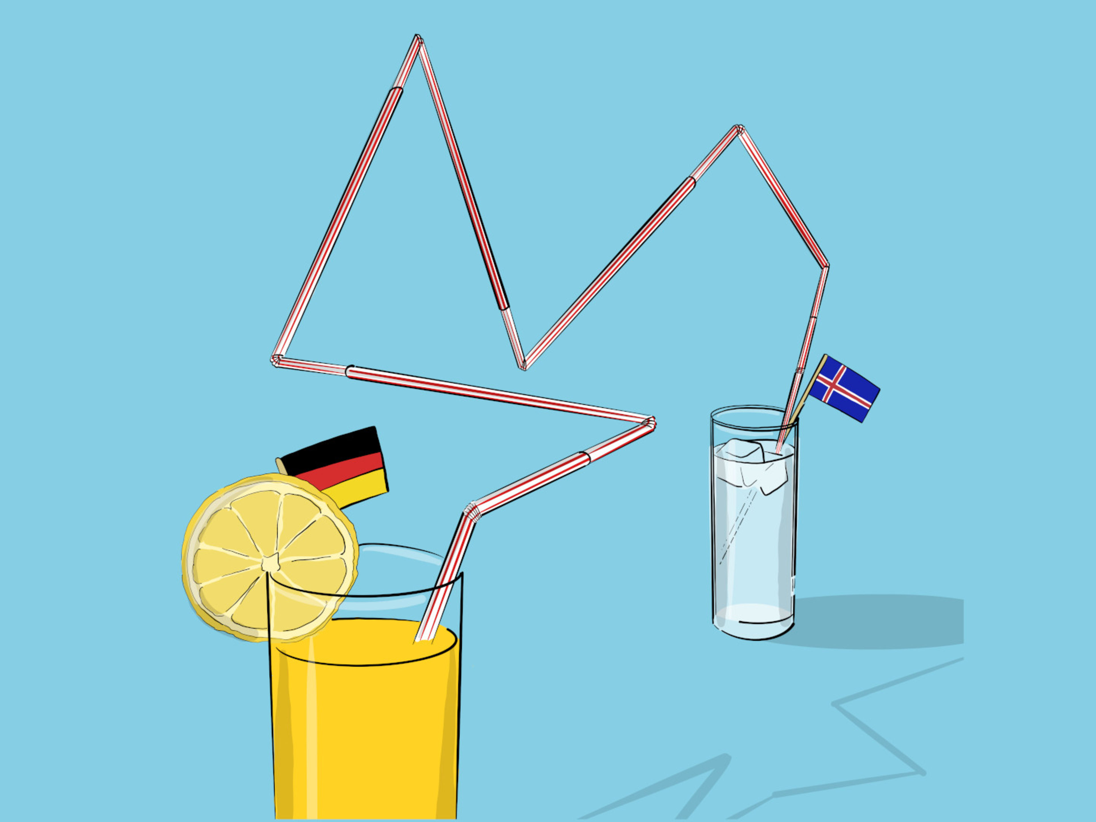 Zwei Gläser mit Flaggen, Zitronenscheibe, blaue Hintergrund. Zwei Gläser mit Flaggen, Zitronenscheibe, blaue Hintergrund.