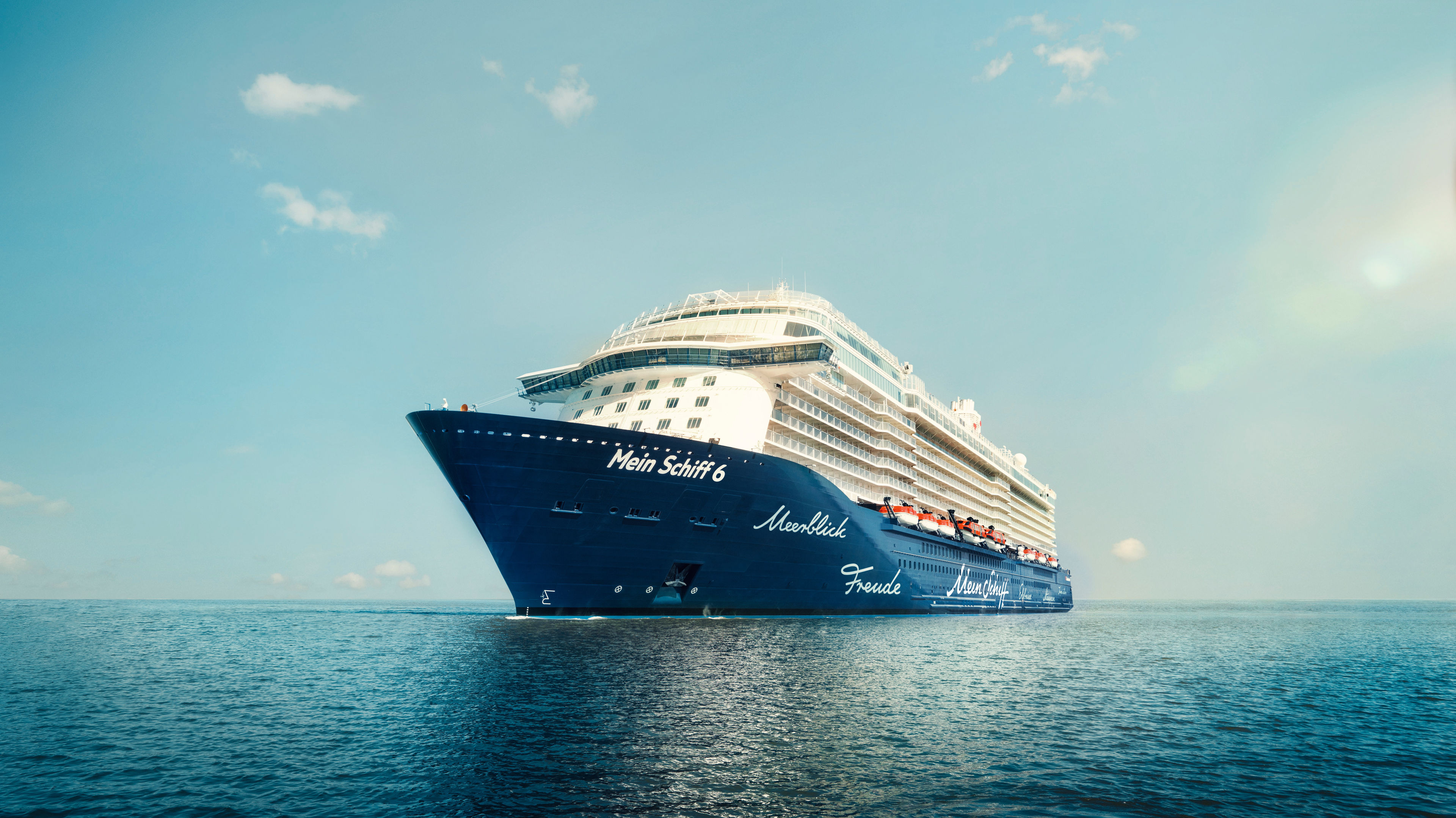 Mein Schiff 6 von vorne