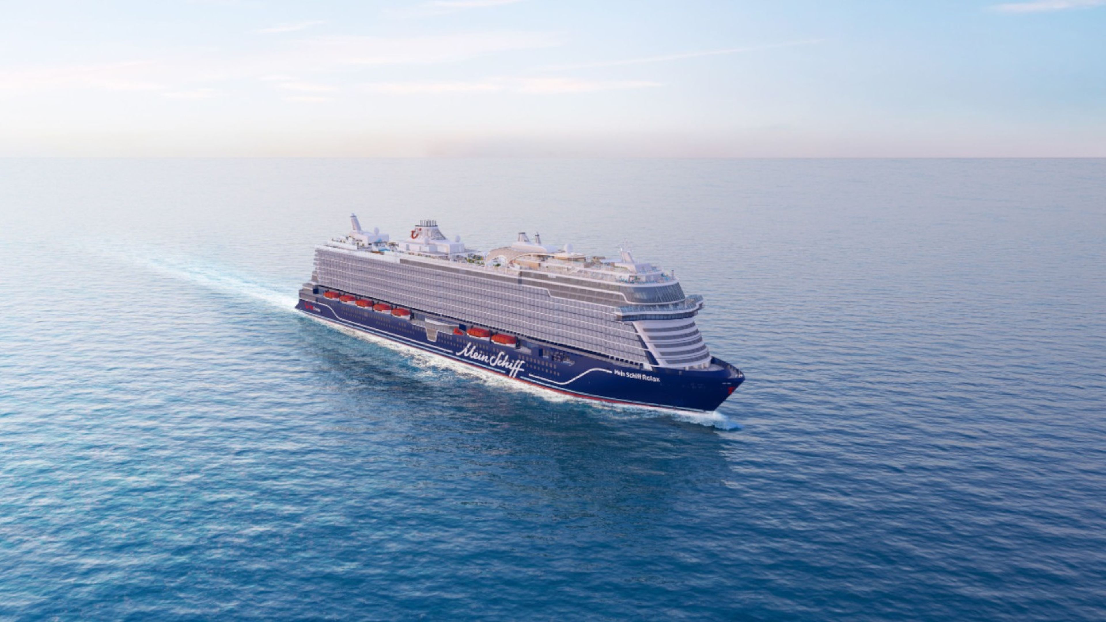 Kreuzfahrtschiff der Mein Schiff® Flotte auf offenem Meer.