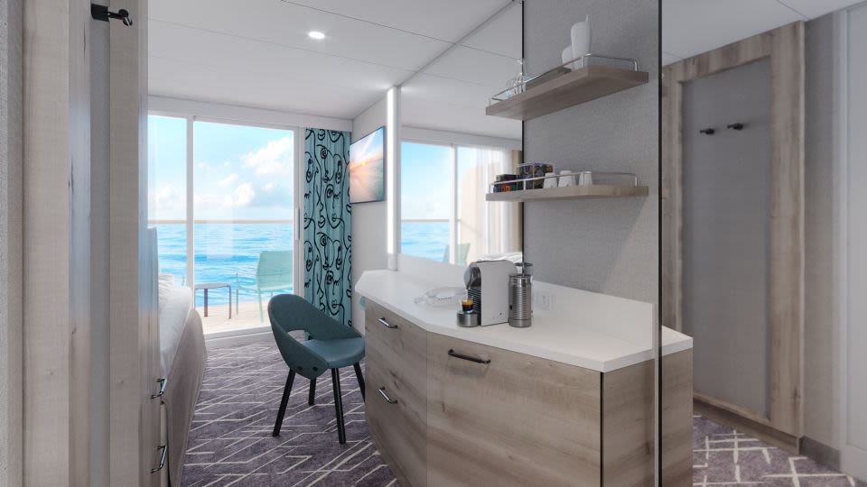 Kreuzfahrtschiff-Kabine mit Balkon, Meerblick, modernem Interieur.