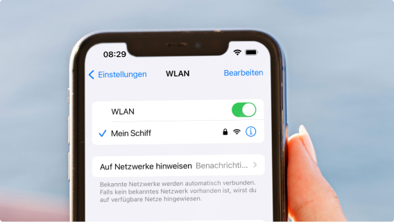 Smartphone zeigt WLAN-Einstellungen mit "Mein Schiff" Netzwerk.