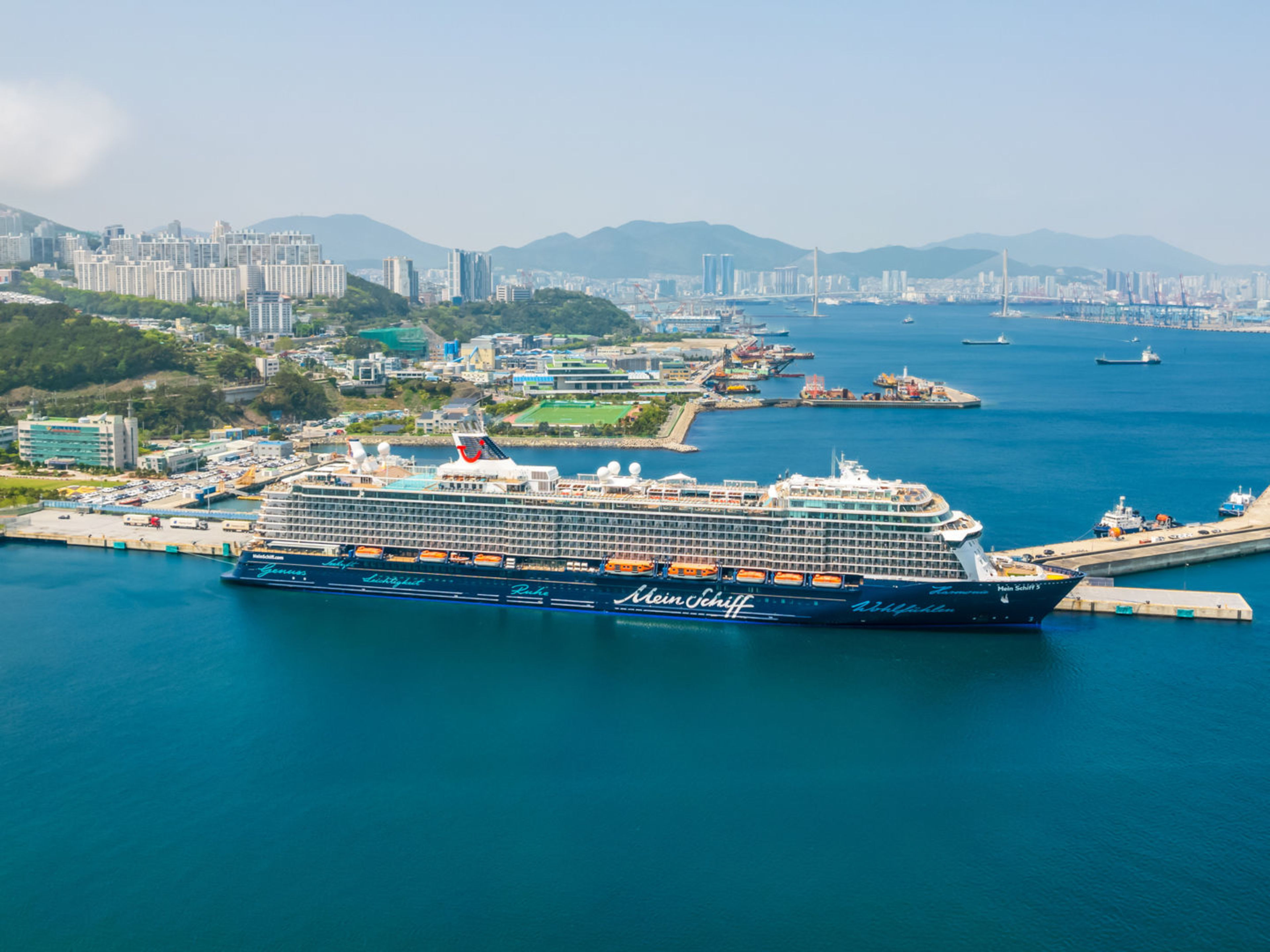 Mein Schiff 5 in Busan Kreuzfahrtschiff der Mein Schiff® Flotte im Hafen von Busan, Südkorea.