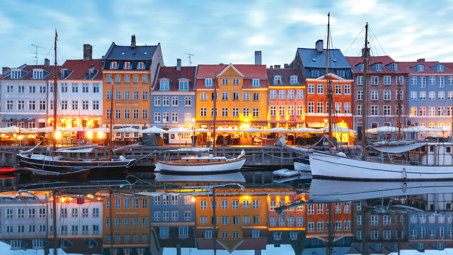 Bunte Häuser und Boote am Nyhavn, Kopenhagen.