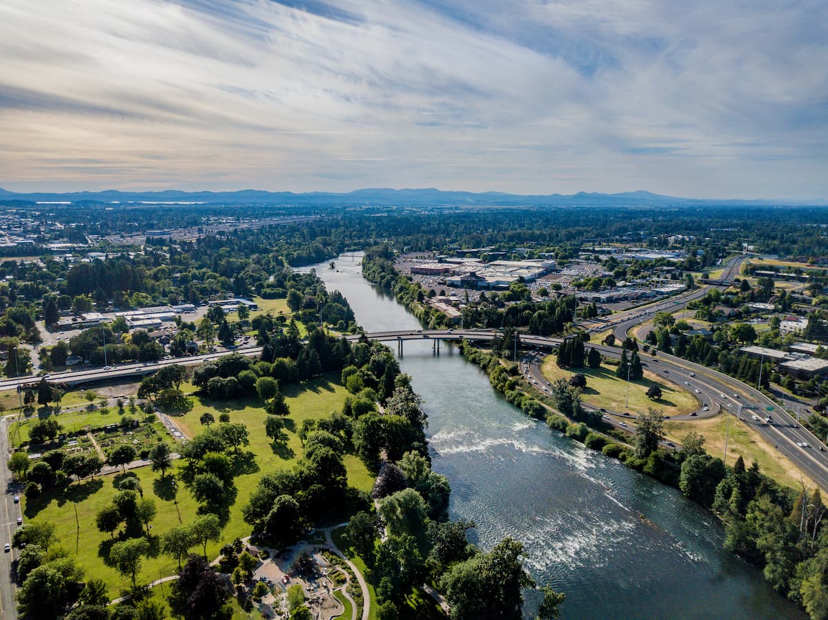 Arial view of Eugene, Oregon with the Willamette River running through the center. 