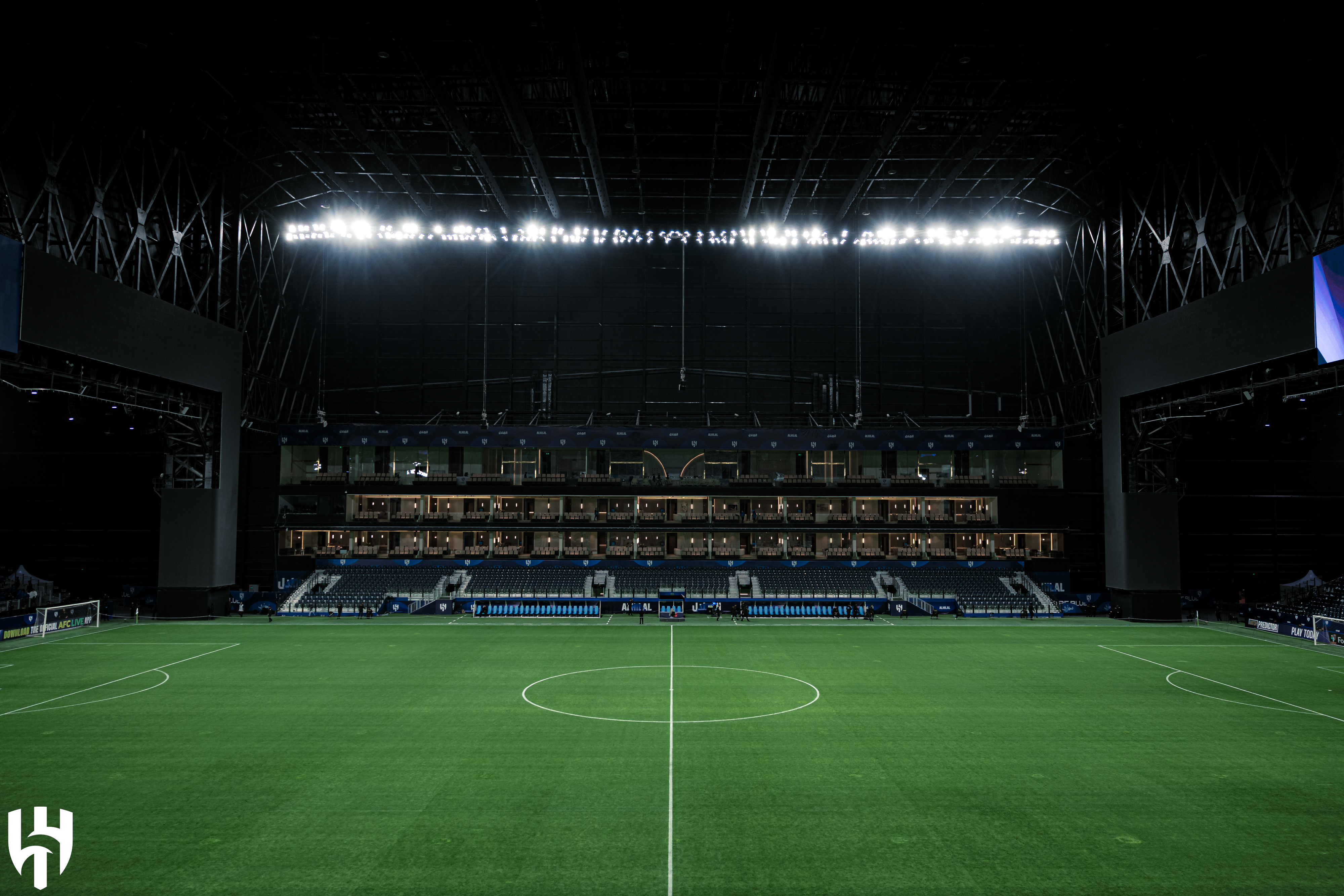 womens team celebrating 01 Image