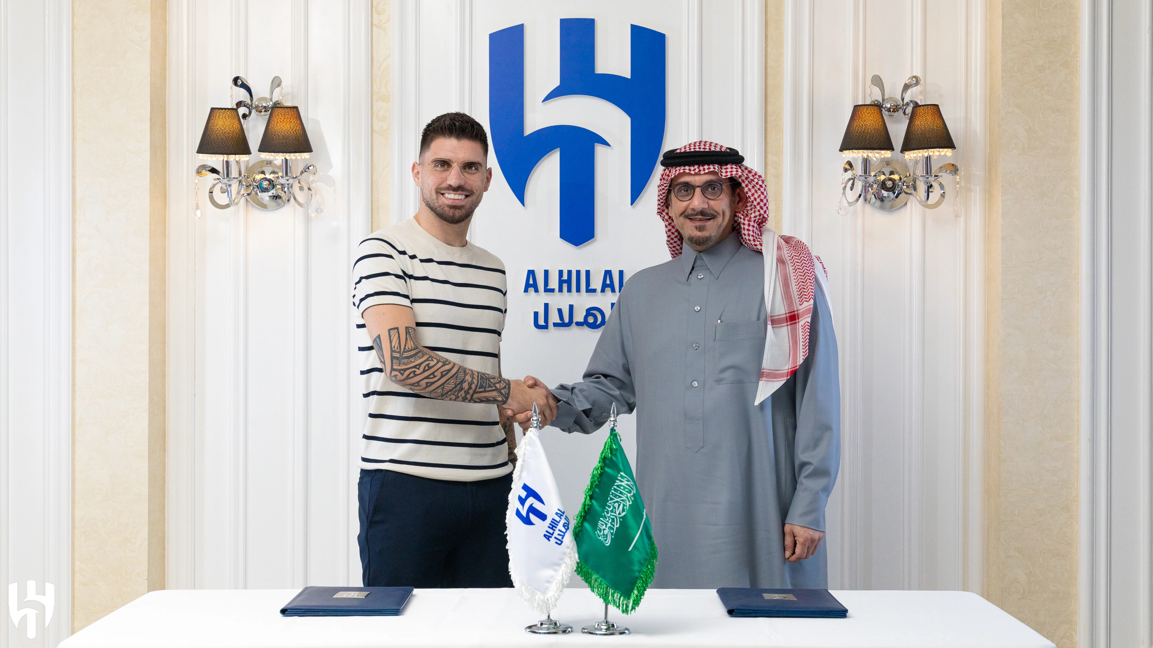 Rúben Neves extends contract Image