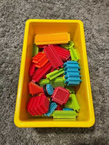 Building cars with Bristle Blocks