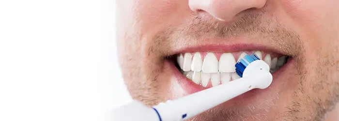 Les brosses à dents électriques enlèvent plus de plaque que les brosses à dents manuelles article banner