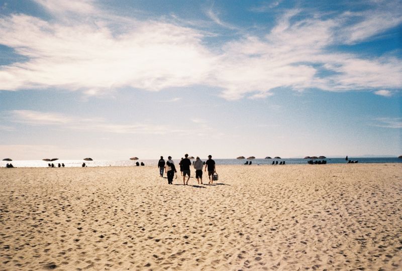 beyondmedals_bahamas_tour_crew_at_the_beach