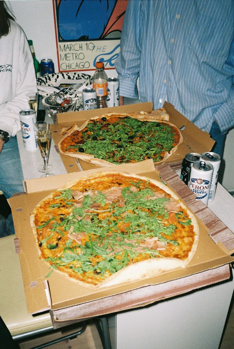 beyondmedals_bahamas_tour_pizza_is_forever_and_ever_allways