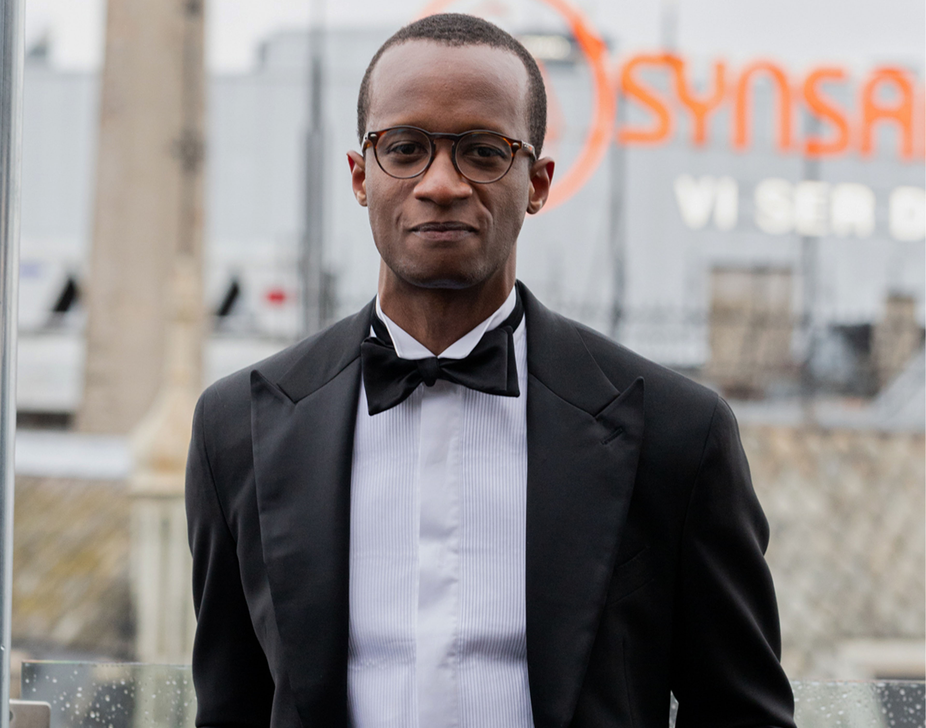 tuxedo bow tie black