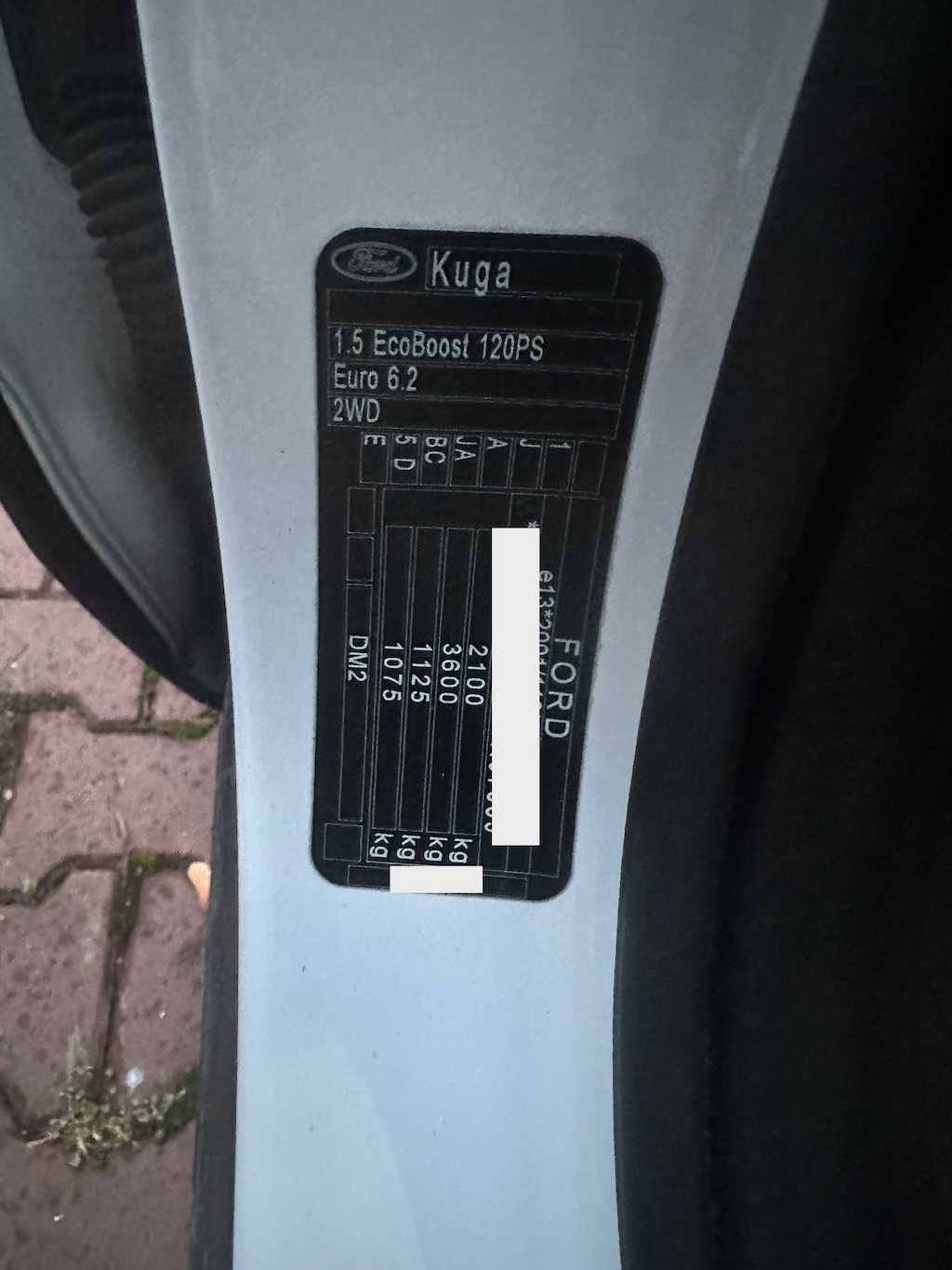 Zdjęcie tabliczki znamionowej auta z widocznym VIN
